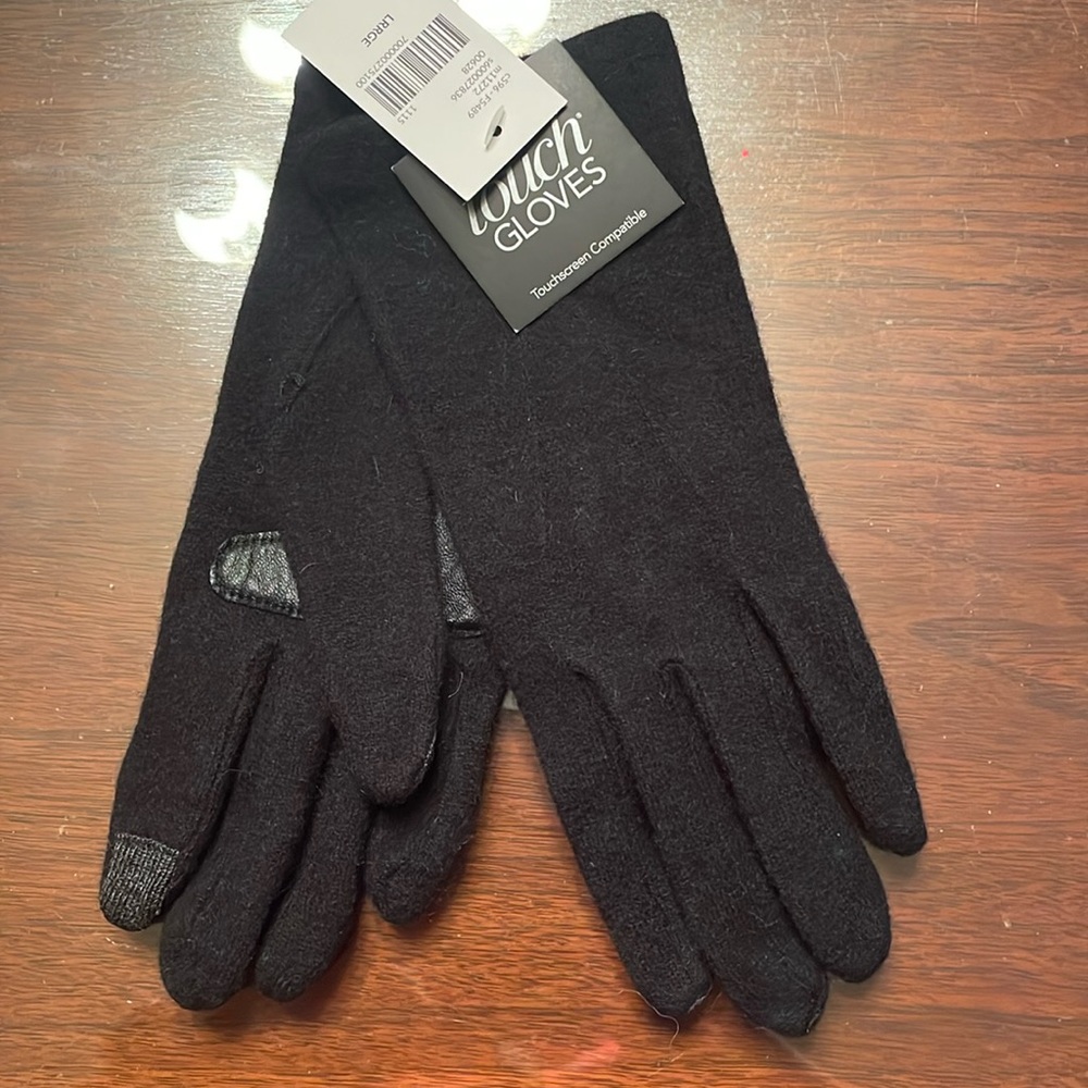 NWT Women’s gloves with touchscreen tips